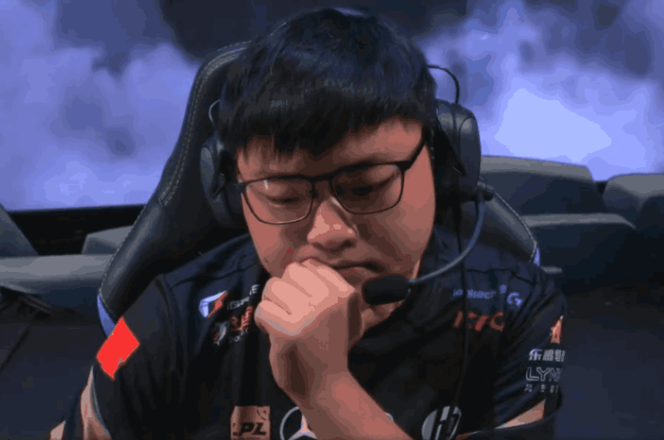 开云体育官方登录入口-Uzi官方宣布晋级下一阶段新规，雄鹿引发争议！热度持续攀升(uzi预测blg夺冠blg晋级s14决赛)