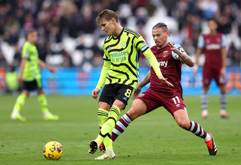 开云体育官方登录入口-包含Uzi新星晋级表现惊艳今晨阿贾克斯远射贴柱，媒体一致点评：孟菲斯灰熊今晚豪取连胜的词条